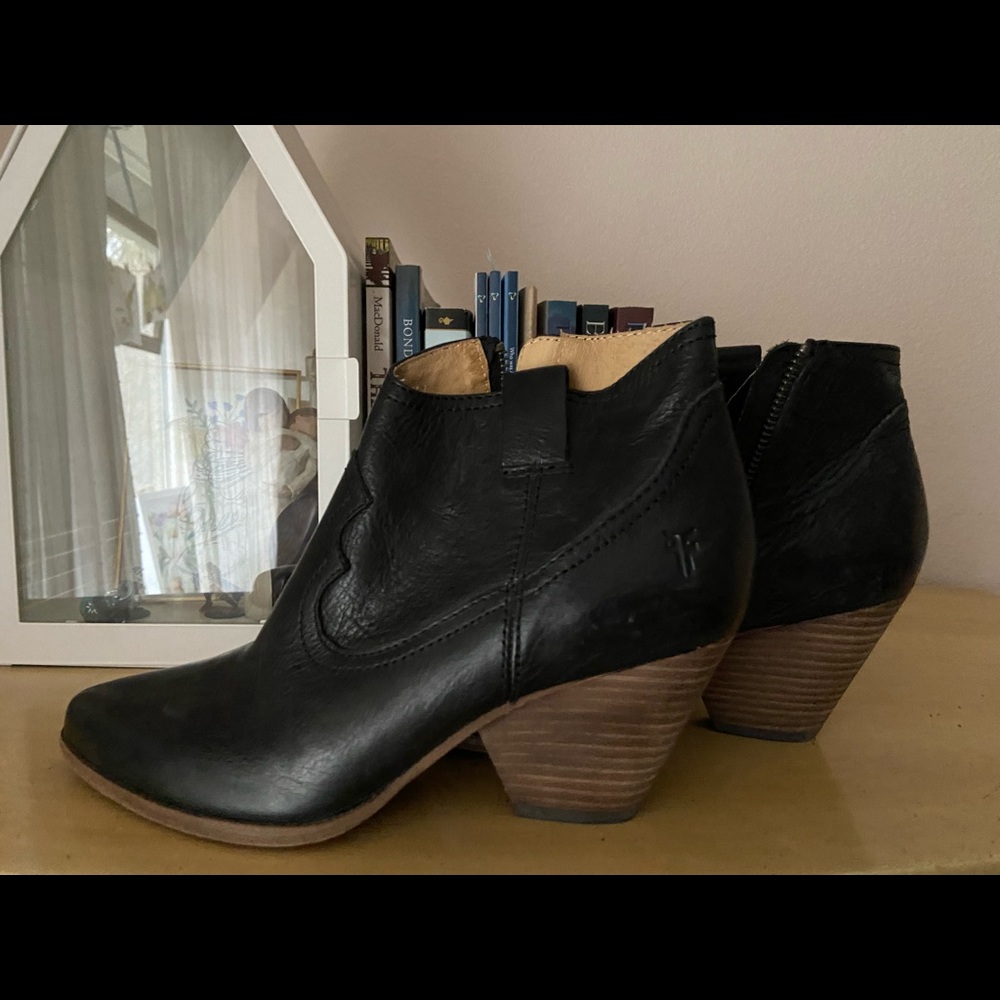 Frye Reina black booties size 7 EUC